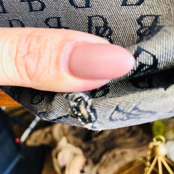 Dooney & Bourke Black monogram shoulder bag. - Picture 6 of 8